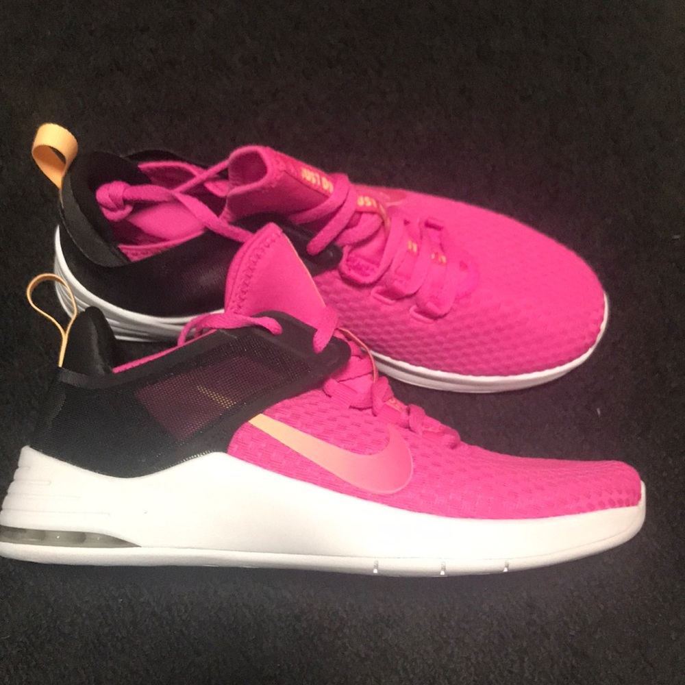 NWT Nike Air shoes size 8